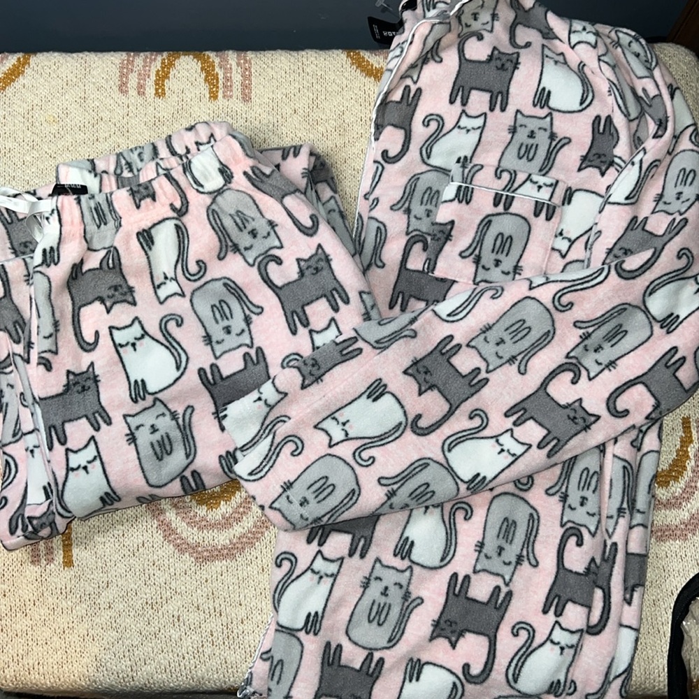 Pink size M 2 piece Pajama set gray/white cat print super soft NWOT